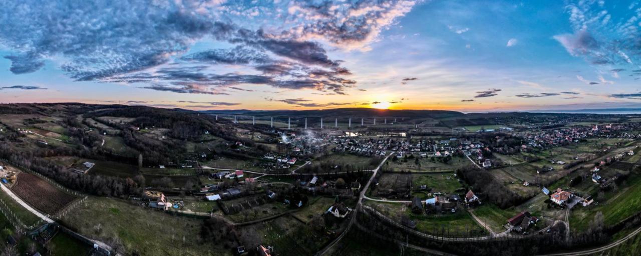 Voelgyhid Village Balaton Kőröshegy Bagian luar foto